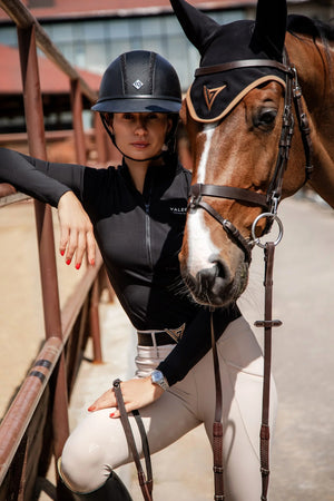 Ear Bonnet with a Contrasting Frame “Precision”