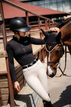 Ear Bonnet with a Contrasting Frame “Precision”