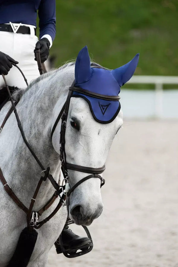 Ear Bonnet with a Contrasting Frame “Balance”