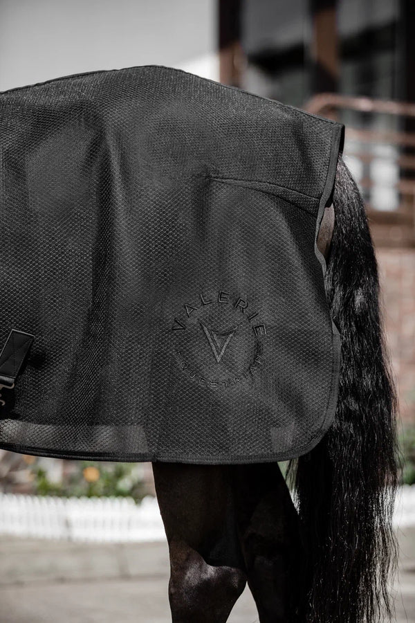 Cooler Horse Rug “Refresh” — fabric close-up