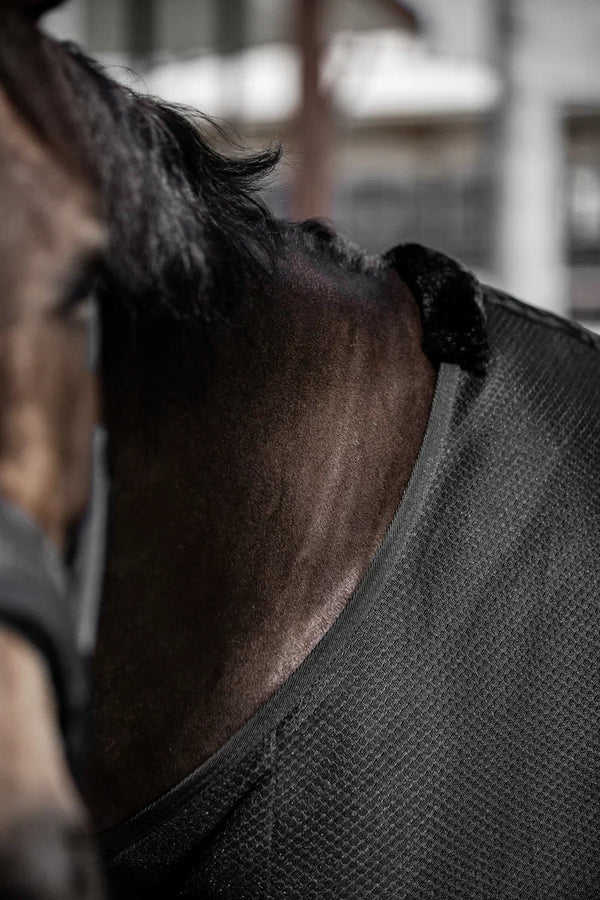 Cooler Horse Rug “Refresh” — side view
